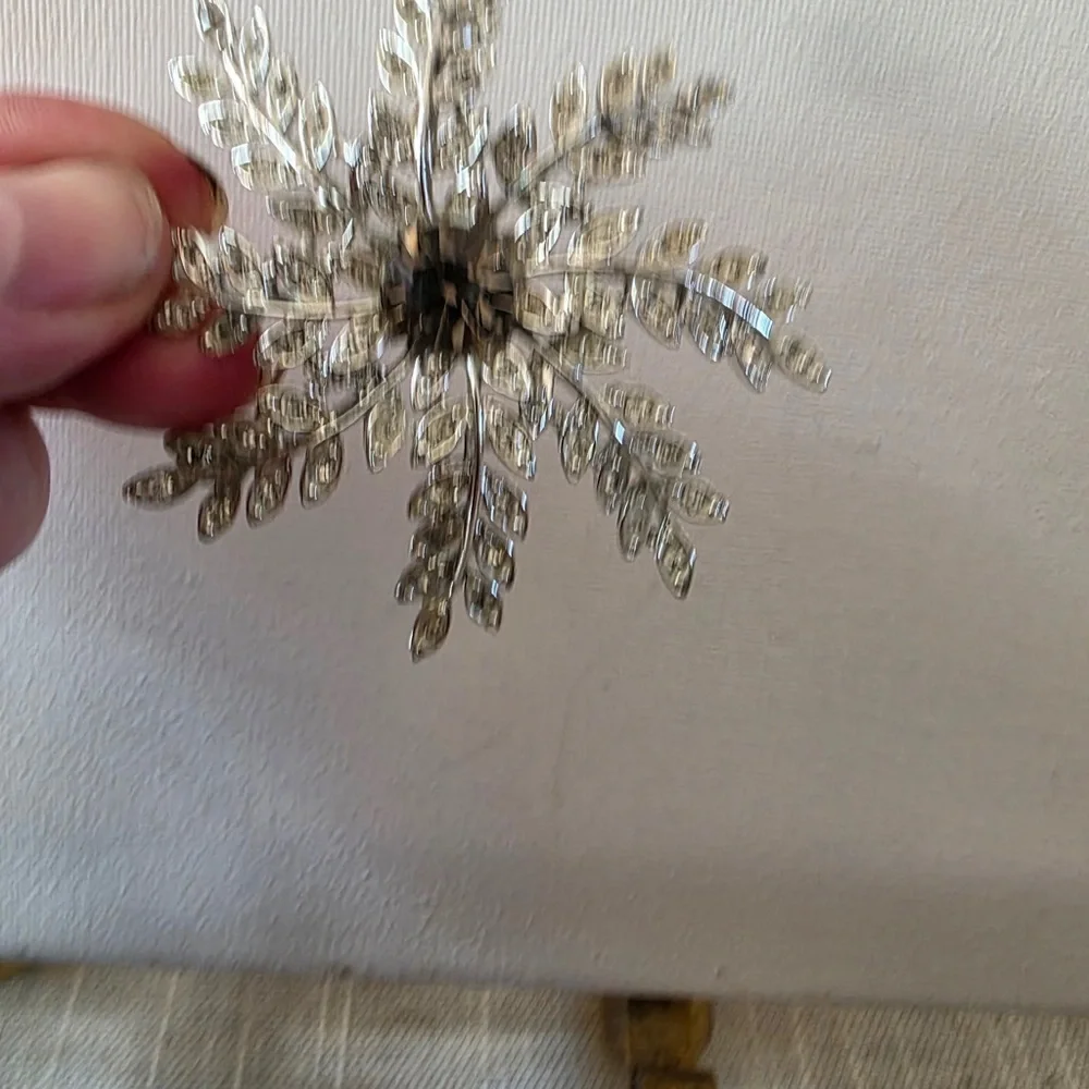 Vintage Used Signed Sarah Coventry Rhinestone Snowflake Ladies Brooch Pin
